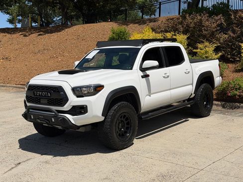 Used 2019 Toyota Tacoma TRD Pro AWD/4WD image 7