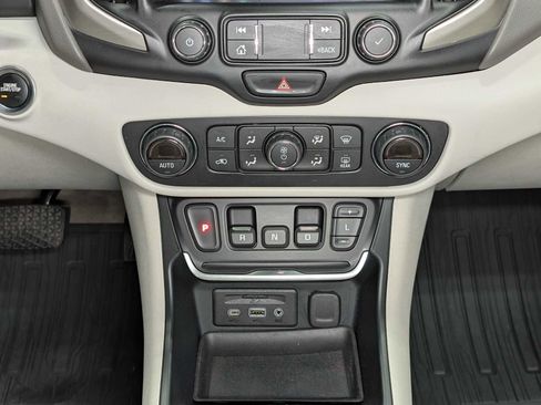 Used 2020 GMC Terrain Denali w/ Denali Premium Package AWD/4WD image 20