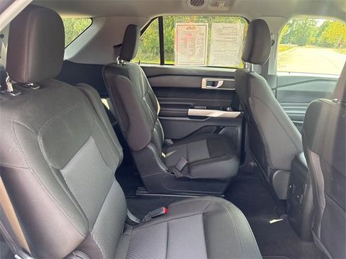Used 2023 Ford Explorer XLT image 40
