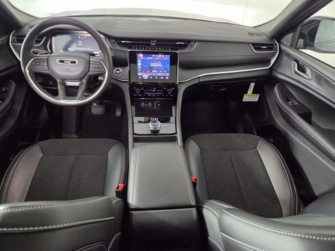 New 2025 Jeep Grand Cherokee Altitude image 19