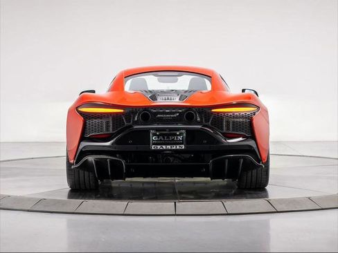 Used 2023 McLaren Artura image 4