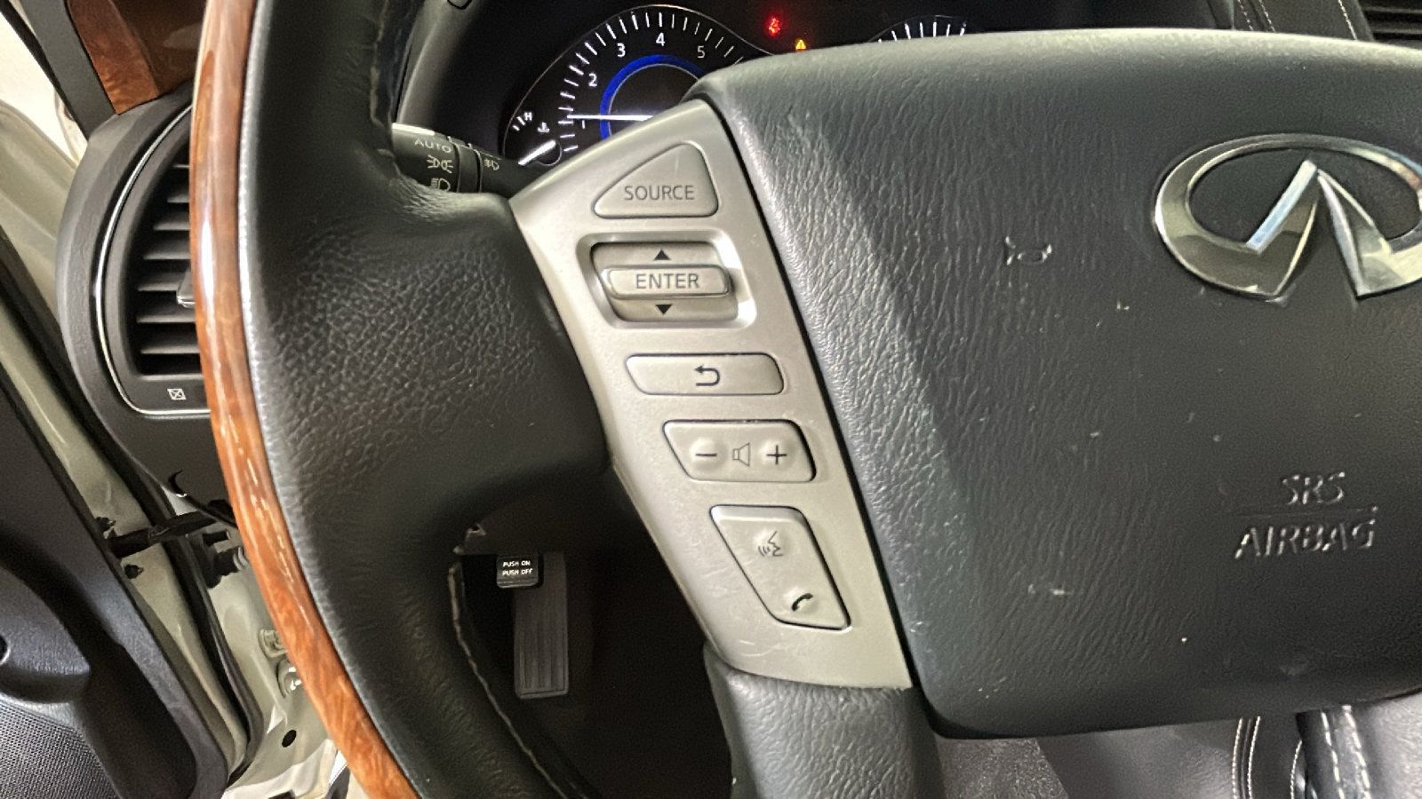 Used 2017 INFINITI QX80 4WD image 18