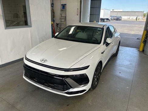 Used 2025 Hyundai Sonata SEL FWD image 2