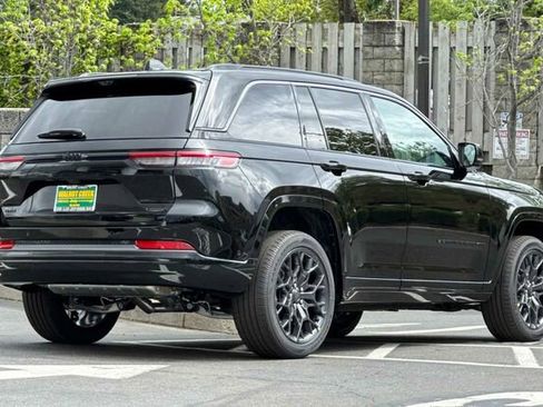 New 2026 Jeep Grand Cherokee Summit w/ Obsidian Package image 4