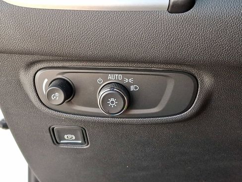 Used 2024 GMC Terrain SLE w/ Driver Convenience Package image 25