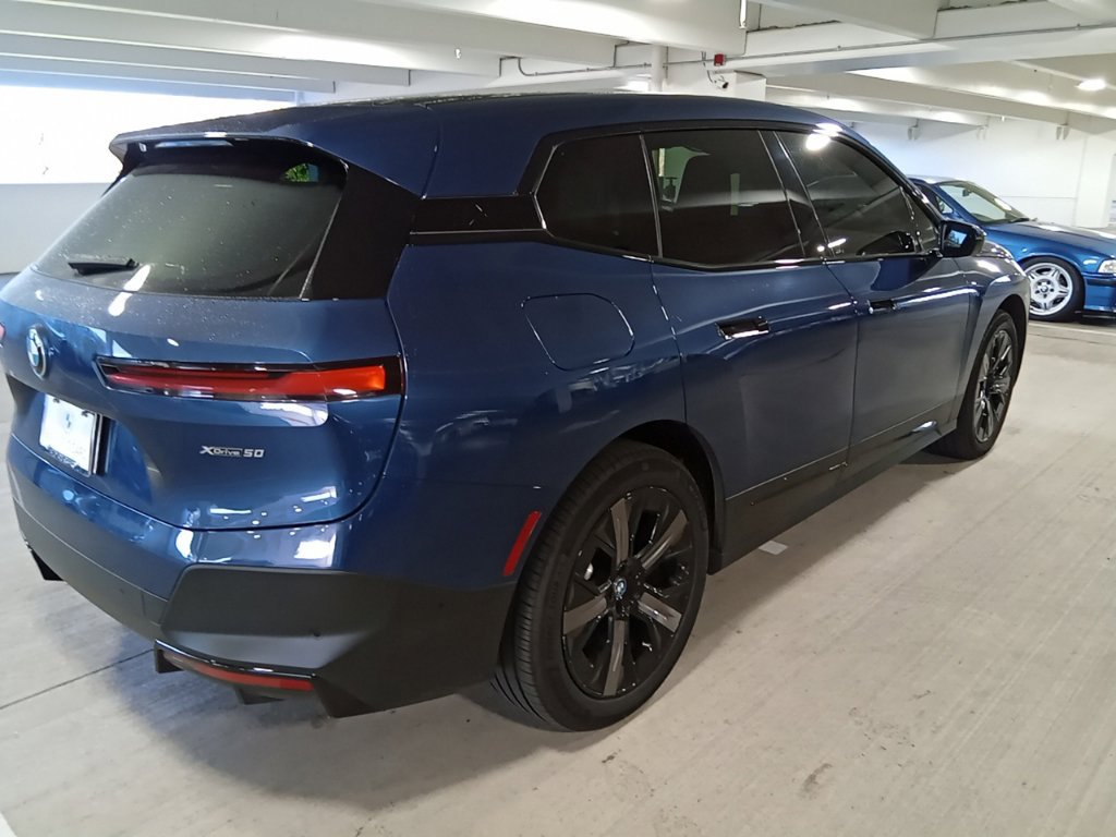 Used 2024 BMW iX xDrive50 w/ Convenience Package AWD/4WD image 5
