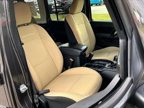 Used 2021 Jeep Wrangler Unlimited Sahara AWD/4WD image 7