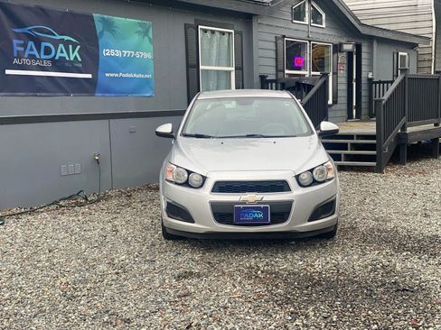 Used 2013 Chevrolet Sonic LT image 2