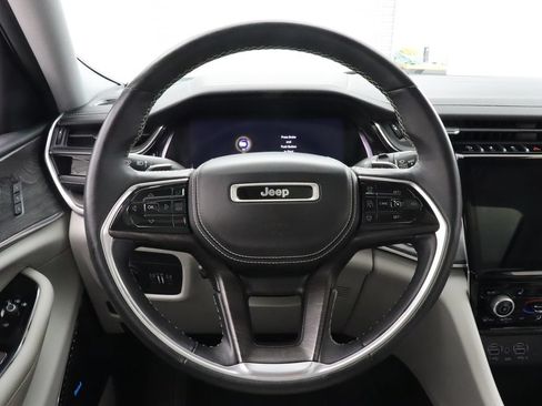 Used 2022 Jeep Grand Cherokee Overland AWD/4WD image 16