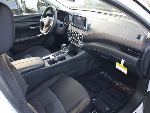 Used 2025 Nissan Sentra SR FWD image 19