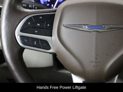 Used 2018 Chrysler Pacifica Touring-L Plus w/ Tire & Wheel Group FWD image 8