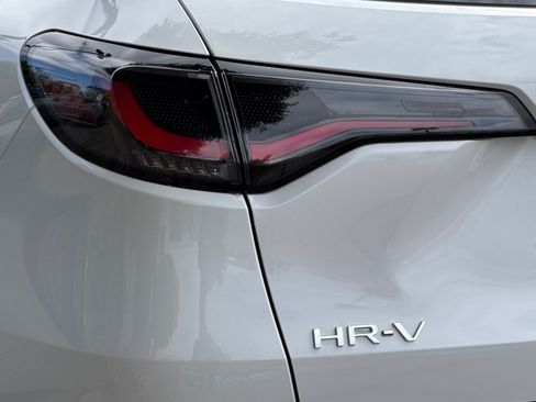 Used 2025 Honda HR-V LX image 23