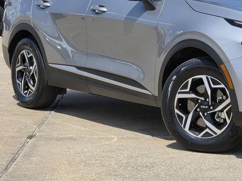 Used 2025 Kia Sportage LX FWD image 11