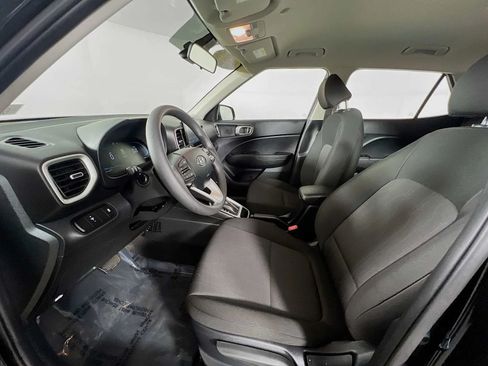 Used 2025 Hyundai Venue SE FWD image 20