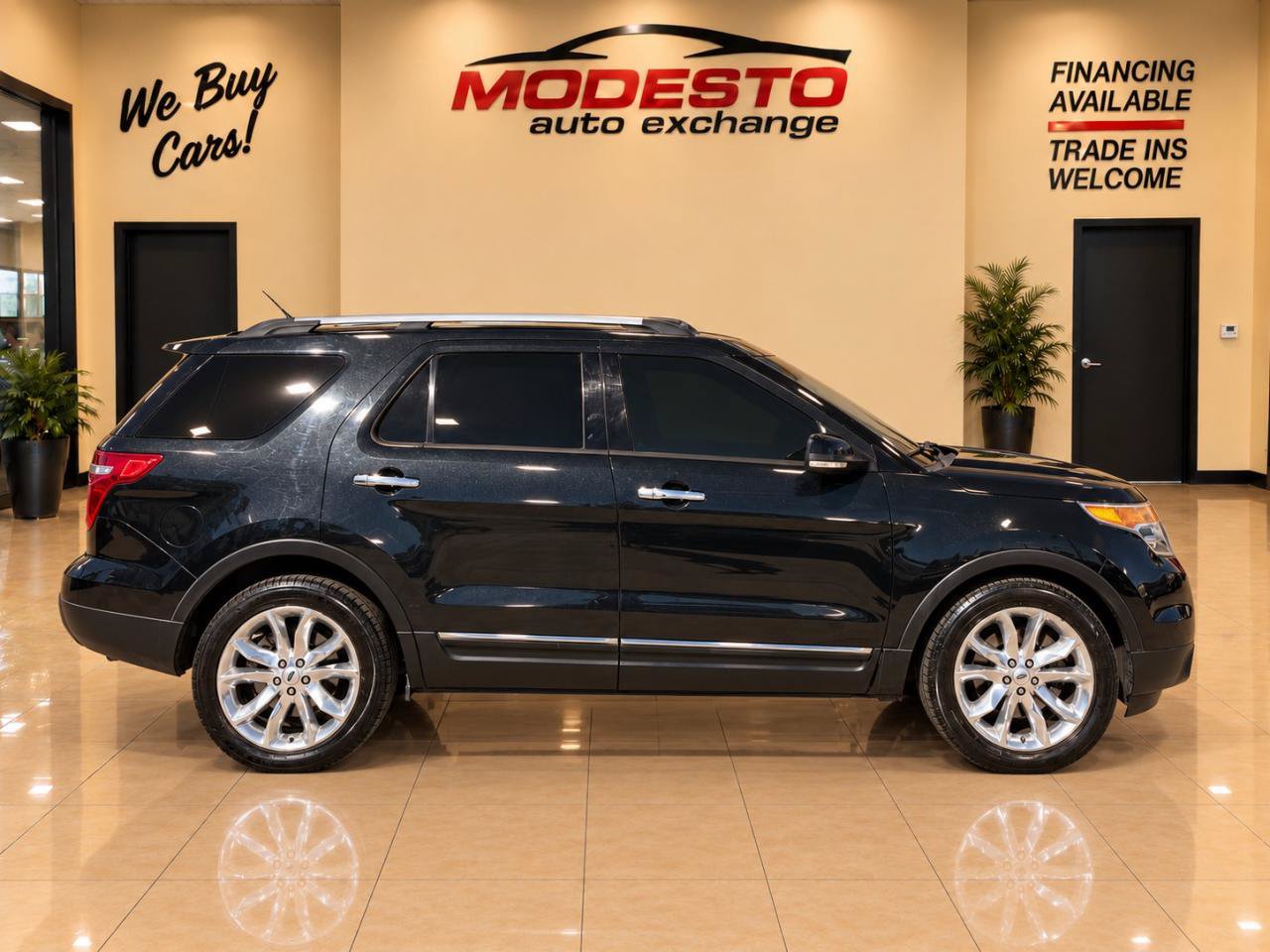 Used 2013 Ford Explorer XLT FWD image 2