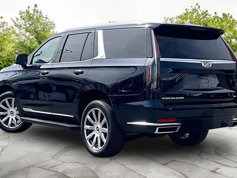 Used 2023 Cadillac Escalade Premium Luxury image 2
