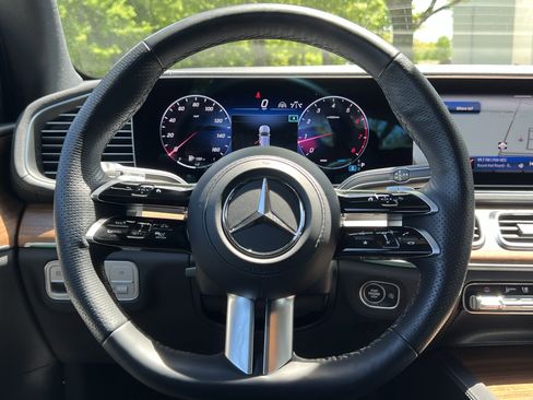 Certified 2025 Mercedes-Benz GLS 450 4MATIC image 18