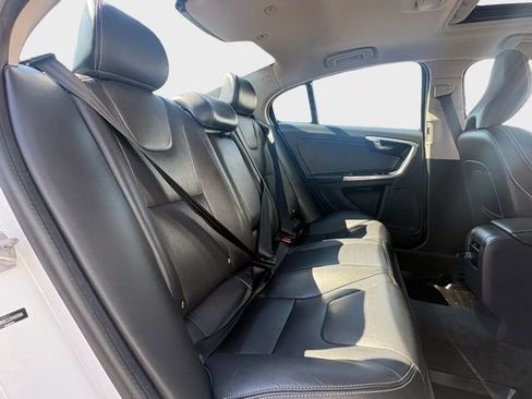 Used 2018 Volvo S60 T5 Dynamic image 20