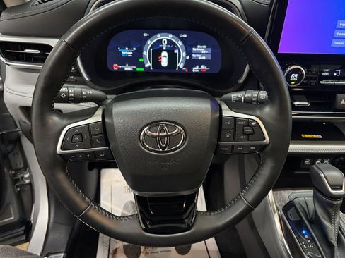 Used 2023 Toyota Highlander Platinum image 21
