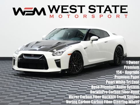 Used 2021 Nissan GT-R Premium image 1