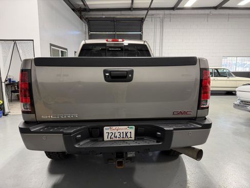 Used 2013 GMC Sierra 2500 Denali w/ Suspension Package, Off-Road AWD/4WD image 6