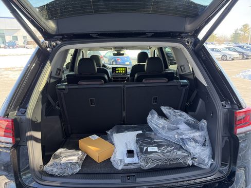 New 2026 Volkswagen Atlas Peak Edition image 18