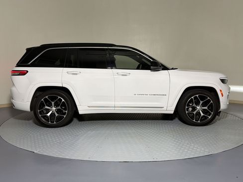 Used 2024 Jeep Grand Cherokee Summit AWD/4WD image 8