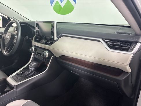Used 2020 Toyota RAV4 Limited image 30