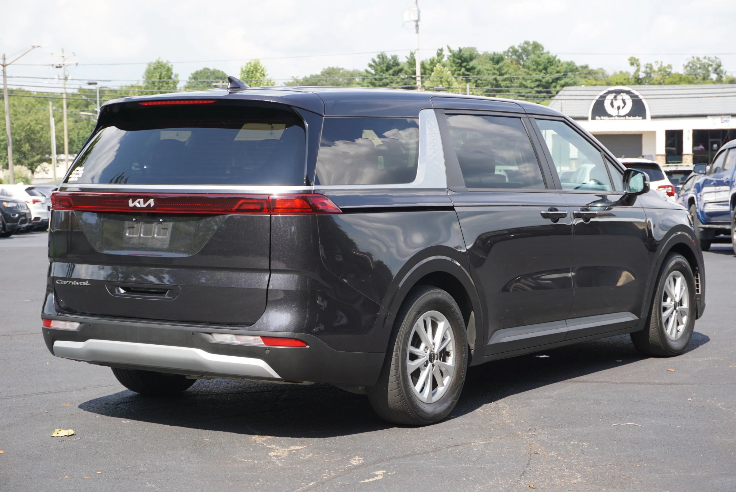 Used 2022 Kia Carnival LX FWD image 7
