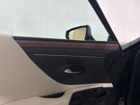 Used 2025 Lexus ES 350 w/ Premium Package FWD image 29