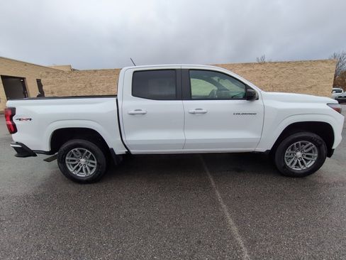 Used 2024 Chevrolet Colorado LT w/ LT Convenience Package image 3