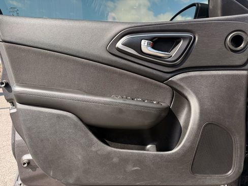 Used 2016 Chrysler 200 Limited image 11