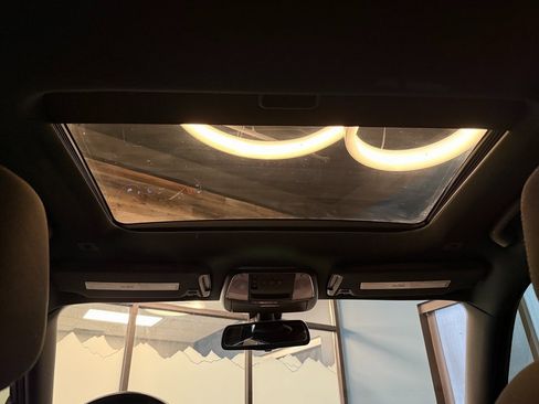 Used 2017 Dodge Charger SE w/ Power Sunroof Group image 21