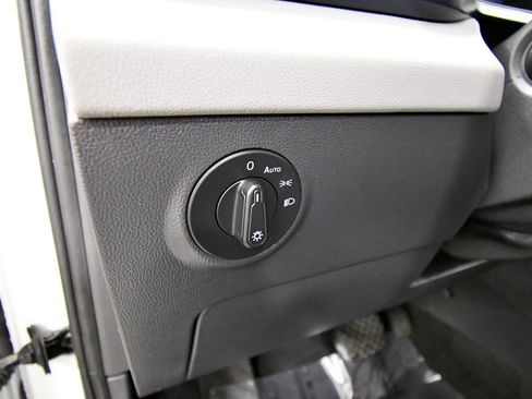 Used 2023 Volkswagen Taos SE AWD/4WD image 19