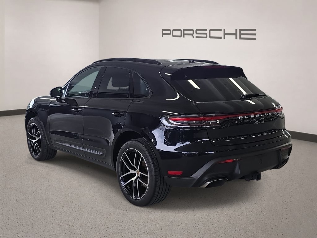 Used 2025 Porsche Macan AWD/4WD image 3