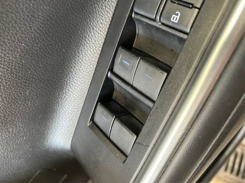 Used 2022 Toyota Highlander XLE AWD/4WD image 31