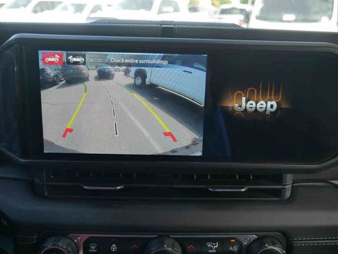 Used 2024 Jeep Wrangler Unlimited Rubicon w/ Technology Group AWD/4WD image 38
