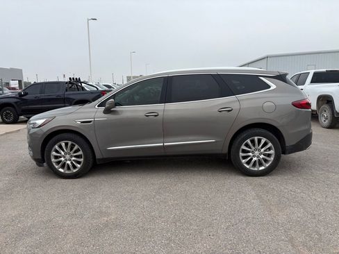 Used 2018 Buick Enclave Premium w/ Experience Buick Package FWD image 2
