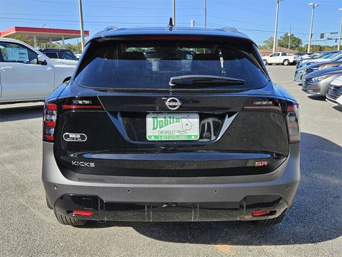 New 2026 Nissan Kicks SR image 9