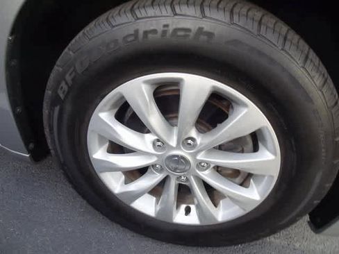 Used 2017 Chrysler Pacifica Touring-L image 16