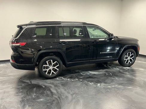 Used 2024 Jeep Grand Cherokee L Limited w/ Luxury Tech Group II image 23