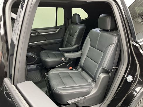 Used 2026 GMC Acadia Elevation w/ Elevation Premium Package AWD/4WD image 12
