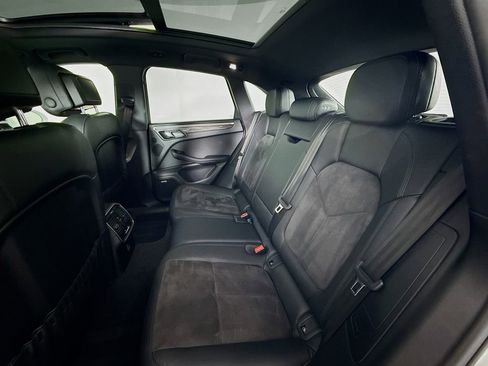 Certified 2018 Porsche Macan AWD/4WD image 26