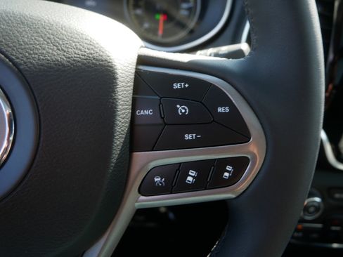 Used 2022 Jeep Cherokee Limited AWD/4WD image 28