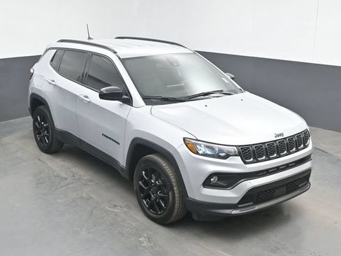 Used 2025 Jeep Compass Latitude w/ Altitude Special Edition AWD/4WD image 30