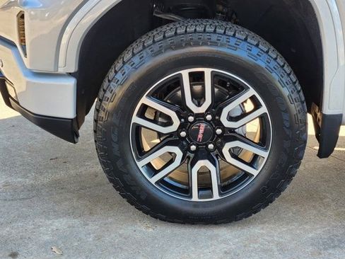 Used 2022 GMC Sierra 1500 AT4 w/ AT4 Premium Package image 17