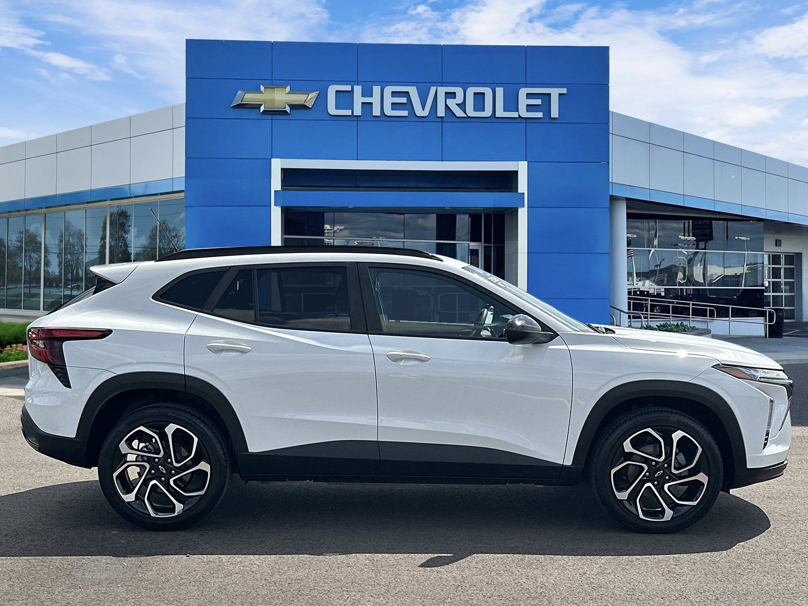 Certified 2024 Chevrolet Trax RS w/ Sunroof Package FWD image 5