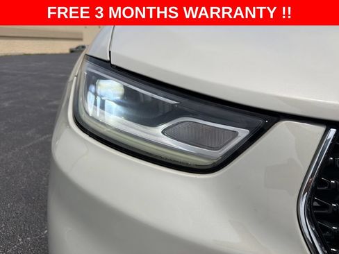 Used 2021 Chrysler Pacifica Touring-L FWD image 35