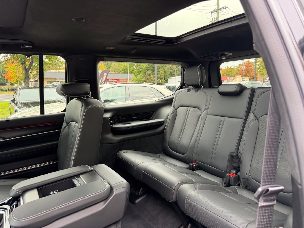 Used 2024 Jeep Grand Wagoneer Series II Obsidian w/ Quick Order Packagew 28T AWD/4WD image 19