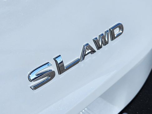 Used 2021 Nissan Rogue SL w/ Premium Package image 10